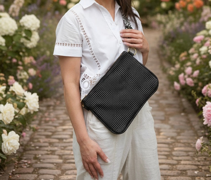 サハバイエリー　マザーズバック　　alice黒 Alice - Black Woven Italian Leather Crossbody Bag | BeAlice